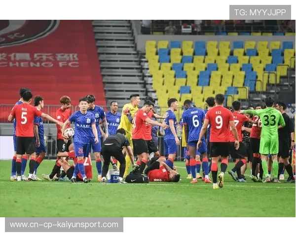 成都蓉城的一脚巧妙分球打开了节奏