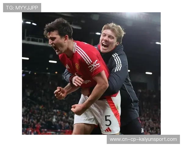 球星在训练前与青训小将握手鼓励,榜样力量显现 球星在训练前与青训小将握手鼓励,榜样力量显现